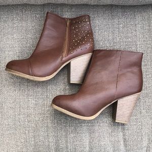👢 Tan heel booties 👢
